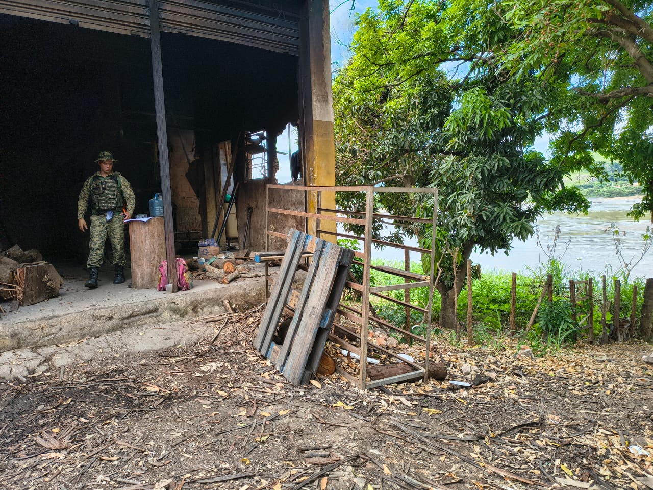 Denúncia feita ao Linha Verde leva polícia a flagrar fábrica de doces operando sem licenças pertinentes em São Fidélis 